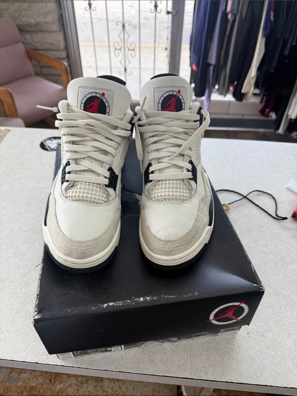 Jordan 4 flight club  Men’s Sneakers White with Black and Red Accents w/box 9.5